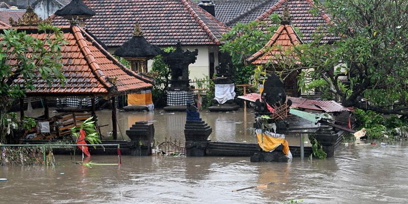 Banjir Rendam Sejumlah Wilayah di Bali, Denpasar Lumpuh - Photo Liputan6.com