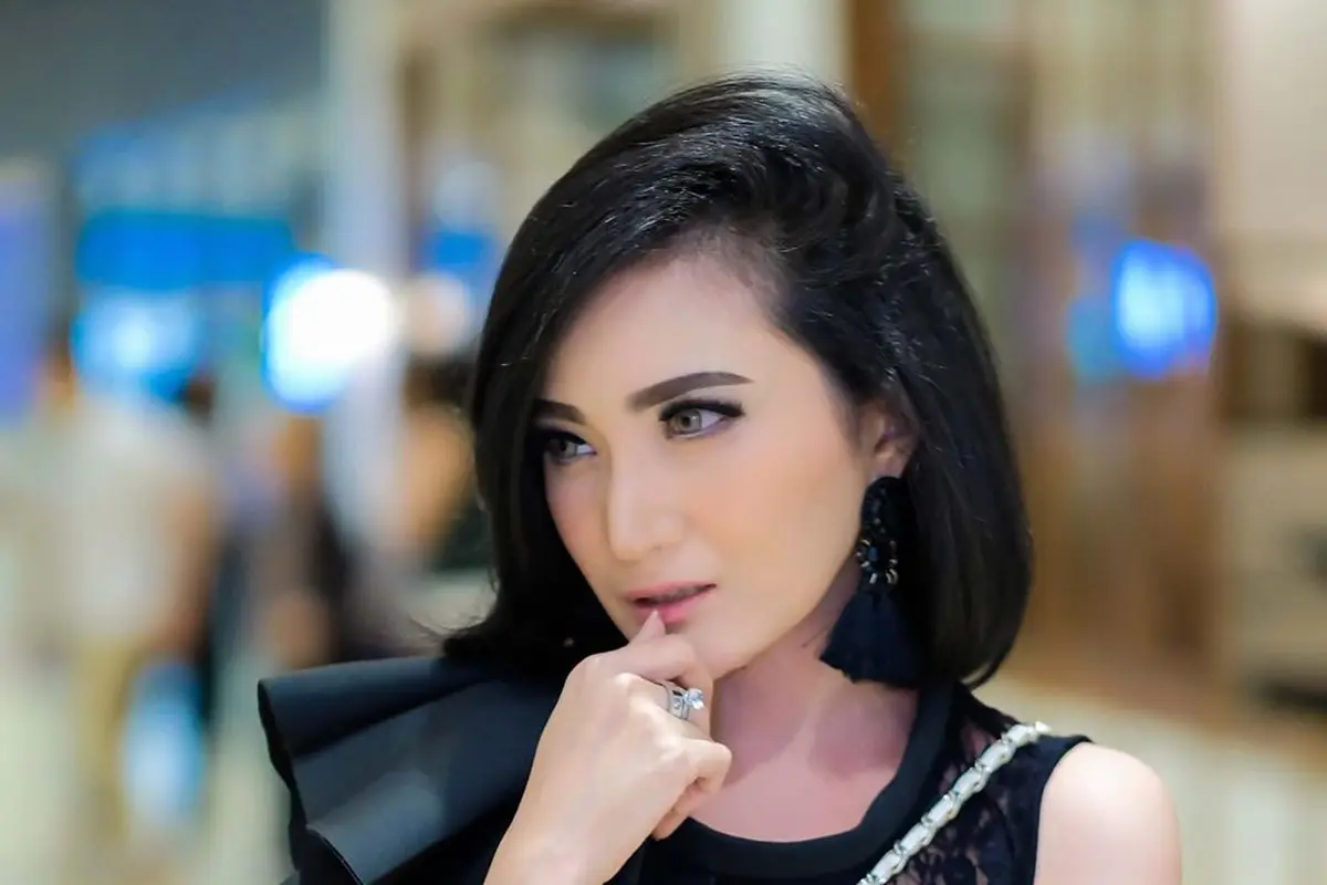 Lama Vakum, Ini 7 Potret Terbaru Kiki Amalia yang Masih Betah Sendiri