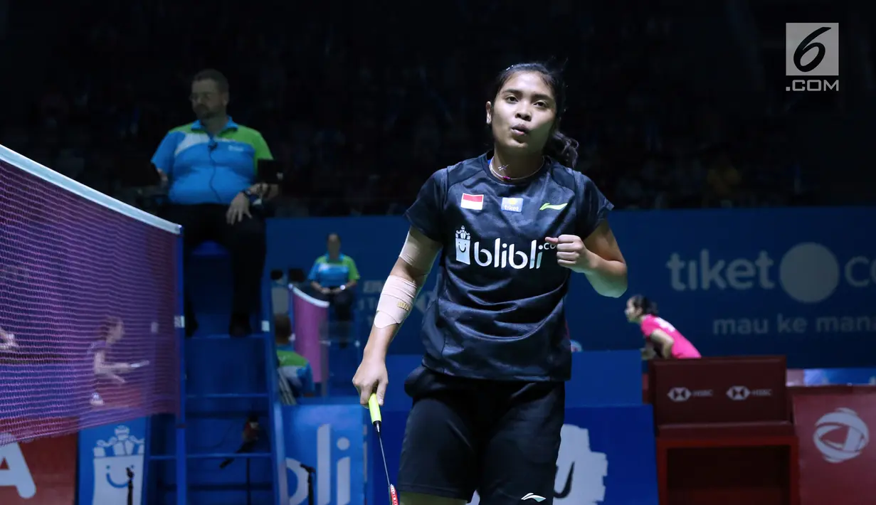 Tunggal putri Indonesia, Gregoria Mariska Tunjung bersorak saat melawan pemain China Taipei, Lee Chia Hsin pada babak pertama Indonesia Open 2018 di Istora Senayan, Jakarta, Selasa (3/7). Gregoria dua set langsung. (Liputan6.com/Helmi Fithriansyah)