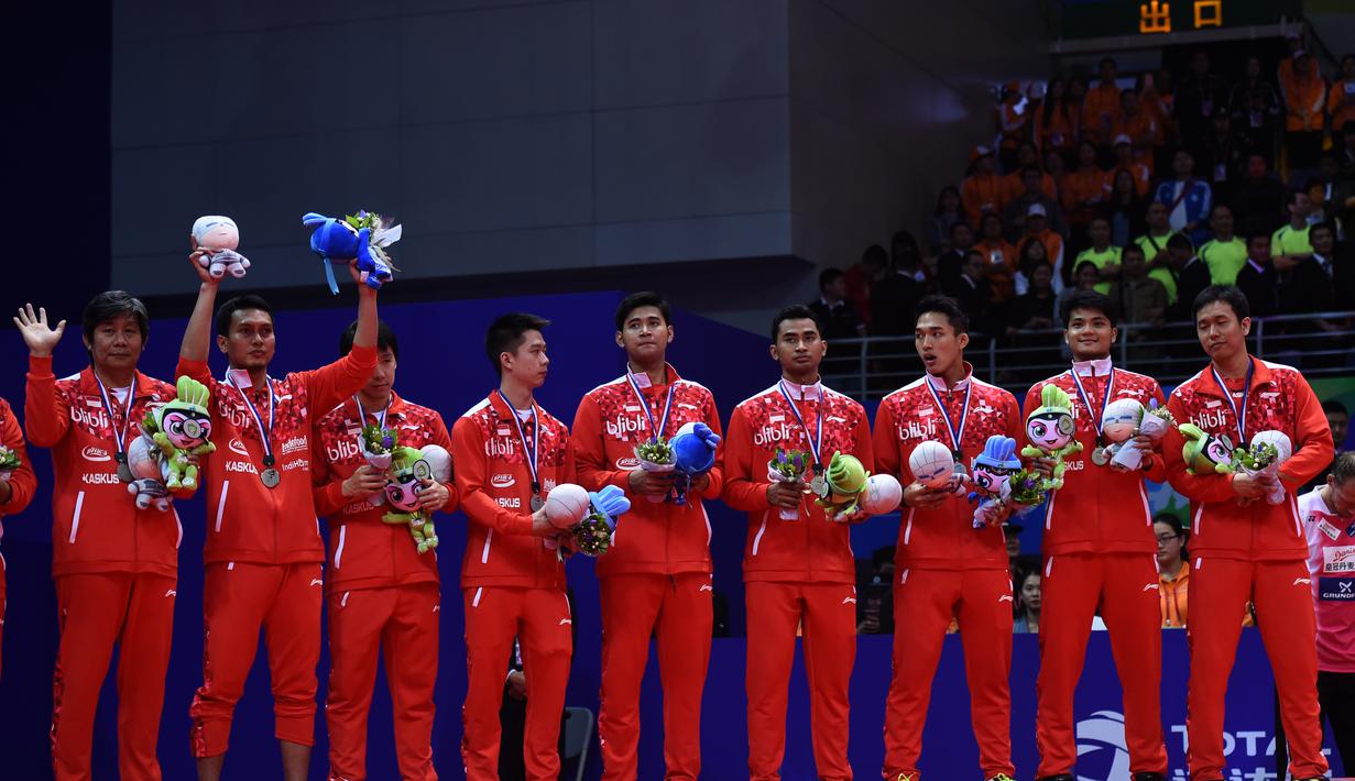 Tim Piala Thomas Indonesia harus puas menjadi runner-up usai takluk 2-3 dari Denmark pada partai final. Tim merah putih gagal meraih gelar Piala Thomas untuk ke-14 kalinya. (AFP/Johannes Eisele)