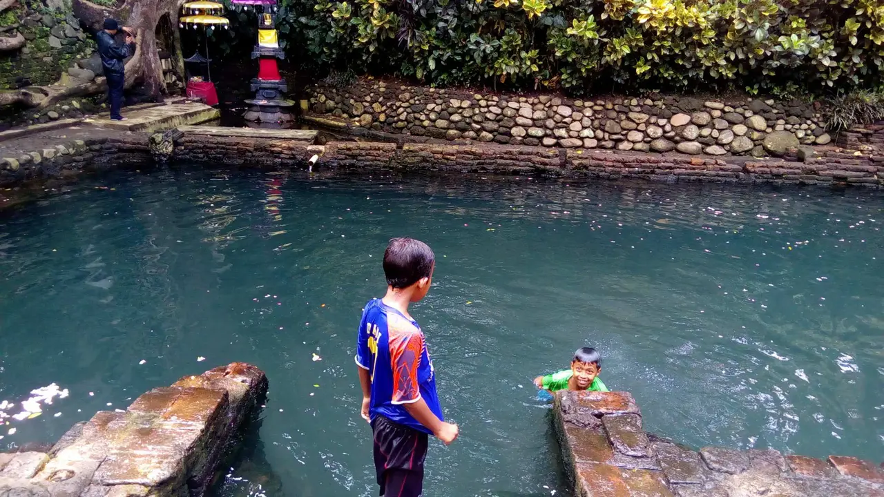 Di Pemandian Ini Ken Arok Suka Mengintip Ken Dedes