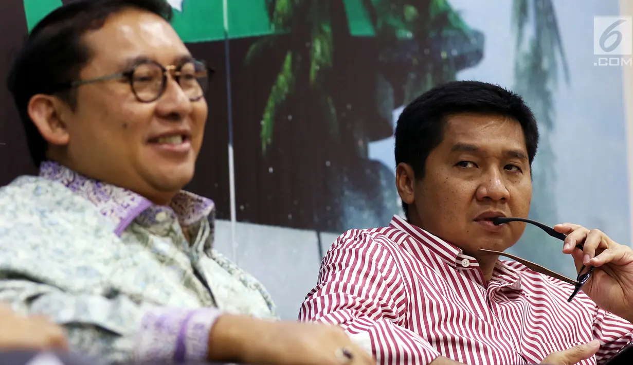 Wakil Ketua DPR Fadli Zon dan Anggota DPR Fraksi PDIP Maruarar Sirait menjadi pembicara dalam diskusi Dialektika Demokrasi di Gedung Nusantara III, Kompleks Parlemen, Senayan,  Jakarta, Kamis (21/3). (Liputan6.com/Johan Tallo)