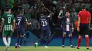 Selebrasi striker Paris Saint-Germain, Neymar bersama rekan-rekannya setelah mencetak gol ketiga timnya ke gawang Maccabi Haifa dalam laga fase Grup H Liga Champions 2022/2023 di Sammy Ofer Stadium, Haifa, Israel (14/9/2022). Sempat tertinggal 0-1 dari Maccabi Haifa saat laga berjalan 24 menit, PSG mampu menyamakan skor 1-1 hingga akhir babak pertama. Di babak kedua PSG menambah dua gol lagi untuk menyudahi laga dengan kemenangan 3-1. (AFP/Jack Guez)