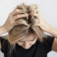 Gambar rambut berketombe/copyright Freepik