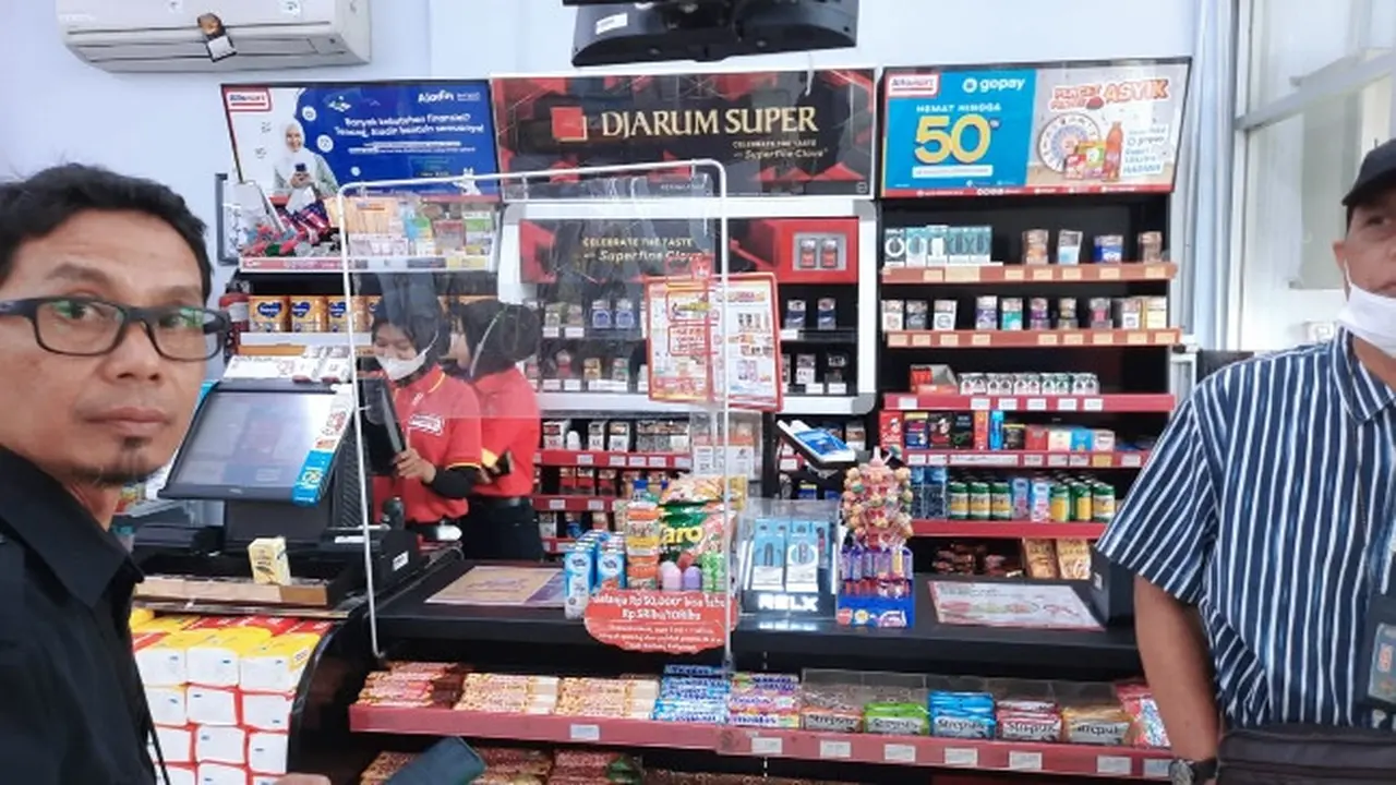 Gerai Alfamart di Pekanbaru yang menjadi sasaran perampok bersenjata api.