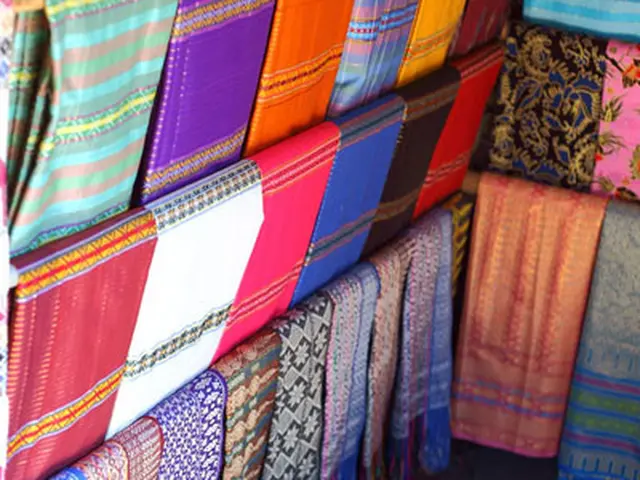 Tiga Cara Mudah Rawat Kain Songket Fashion Fimela Com