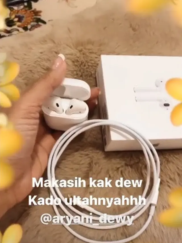 7 Potret Inul Daratista Buka Kado Ulang Tahun Ke-41, Ada Kue Sampai Barang Branded