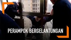 Seorang perampok berupaya kabur dari penggerebekan polisi di China. Ia nekat keluar dari jendela lantai 22 apartemen dan bergelantungan.