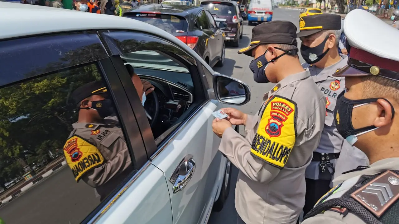 Penyekatan pemudik seturut larangan mudik dipercepat, di Pemalang, Jawa Tengah. (Foto: Liputan6.com/Humas Polres Pemalang)