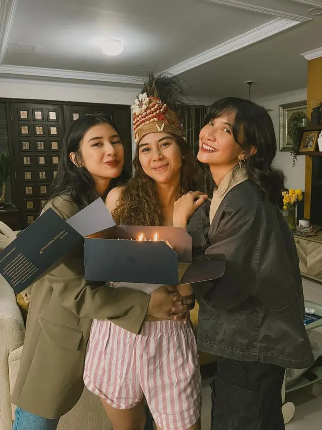 Sheila Dara bersama dua sahabatnya, Fita Anggriani, dan Adinda Thomas (Instagram/@sheiladaisha)