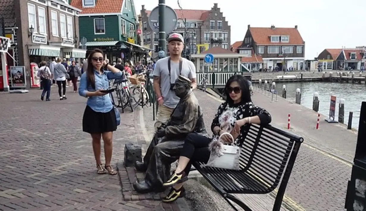 Kota indah yang pertama dikunjungi oleh Syahrini yaitu Amsterdam, ibukota Belanda. (Photo : Instagram)