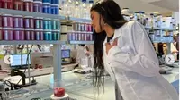 Dihujat Tak Pakai Sarung Tangan dan Masker di Lab, Kylie Jenner Balas Kritikan Warganet. foto: Instagram @kyliejenner