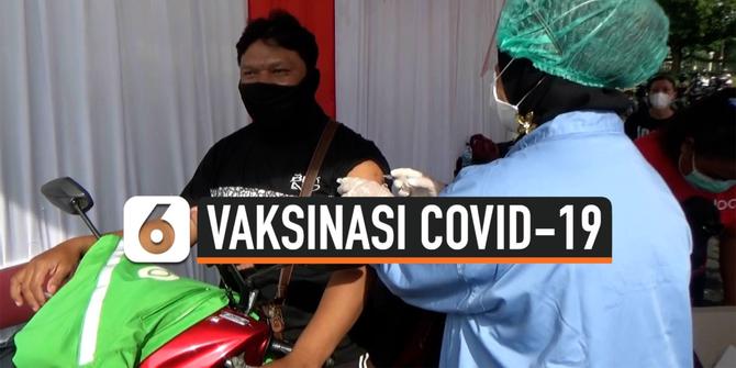 VIDEO: Ribuan Orang Antre Vaksinasi Drive Thru di Candi Prambanan