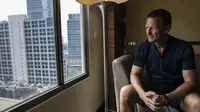Teddy Sheringham berpose saat interview di Hotel Ayana MidPlaza, Jakarta, Jumat (4/5/2018). Mantan pemain Timnas Inggris ini pada kariernya pernah membela Tottenham dan Manchester United. (Bola.com/Vitalis Yogi Trisna)