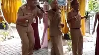Video Bupati Blora Djoko Nugroho tengah asyik berjoget di sebuah acara hajatan warga di Desa Pilang, Kecamatan Randublatung, Kabupaten Blora, Jawa Tengah, viral di media sosial. (Liputan6.com/ Ahmad Adirin)