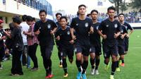 Skuat PSIS Semarang dalam sesi latihan di Stadion Citarum, Semarang. (Bola.com/Vincentius Atmaja) 