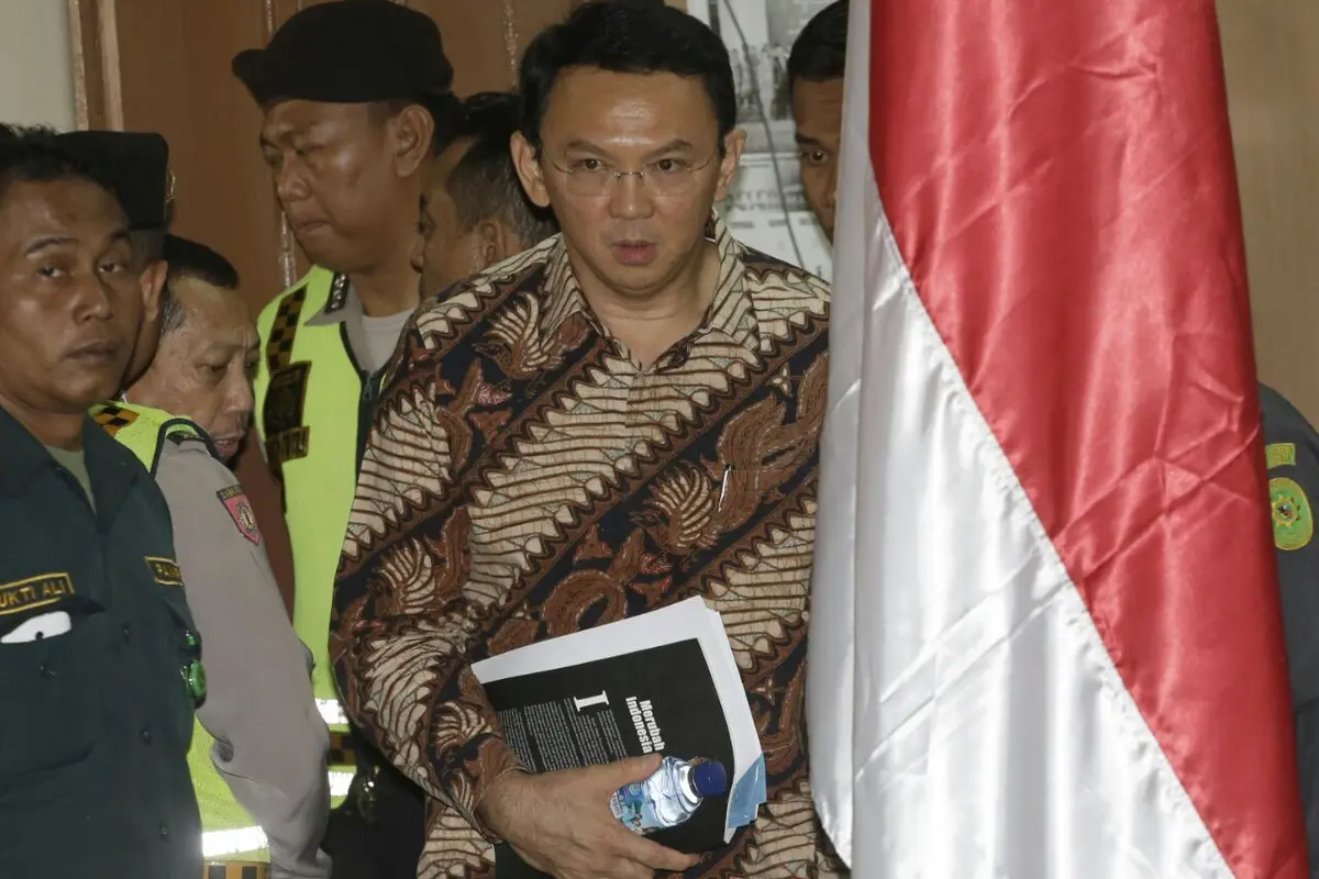 [Bintang] Pengacara Ahok Perkirakan Sidang Tahap Tiga Awal Tahun Depan