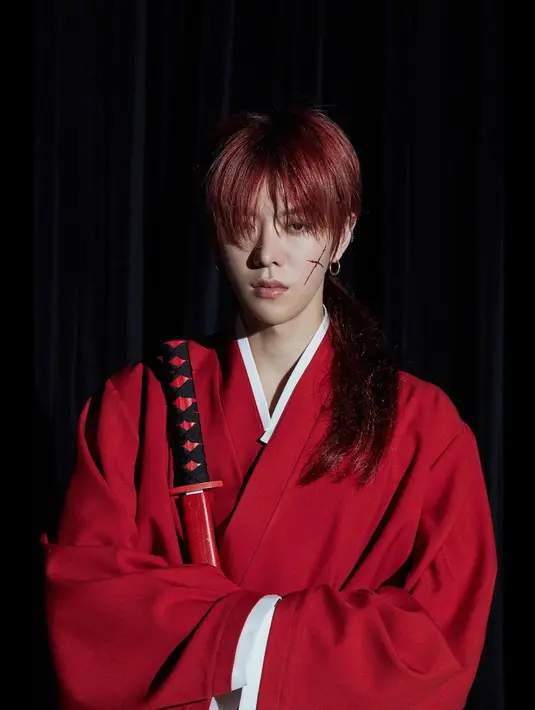 Sosok Samurai X, Kenshi Himura turut meramaikan pesta para artis SM. Yuta sangat cocok mendalami karakternya. (Instagram @nct)