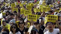 Protes terkait kapal feri Sewol. (Daily Times)