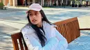 Melalui akun Instagram, Maudy Ayunda dan Jesse Choi yang tengah berada di California menyempatkan waktu untuk mengunjungi Standford University. Dirinya pun terlihat kembali mengenang masa-masa kuliah. (Liputan6.com/IG/@maudyayunda)
