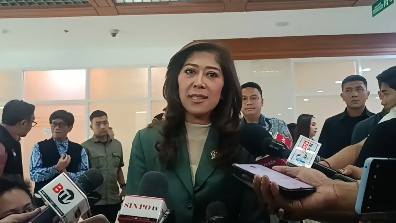 Menkomdigi Meutya Hafid di DPR