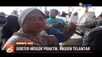 Puluhan dokter dan tenaga medis RSUD Indramayu, Jawa Barat, melakukan aksi mogok kerja. Ratusan pasien yang tengah rawat jalan pun telantar.