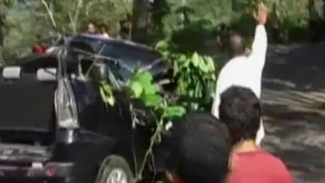 [VIDEO] Minibus Terjun ke Jurang, 3 Orang Tewas