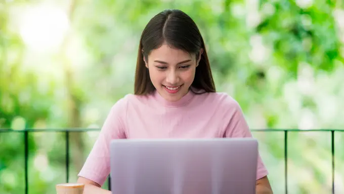 Kiat Brilian Agar Tak Gampang Lapar Mata Saat Bekerja di Depan Layar