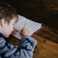 Buat anak rajin belajar tanpa drama dan stres dengan efektif (Foto: Annie Spratt/Unsplash)