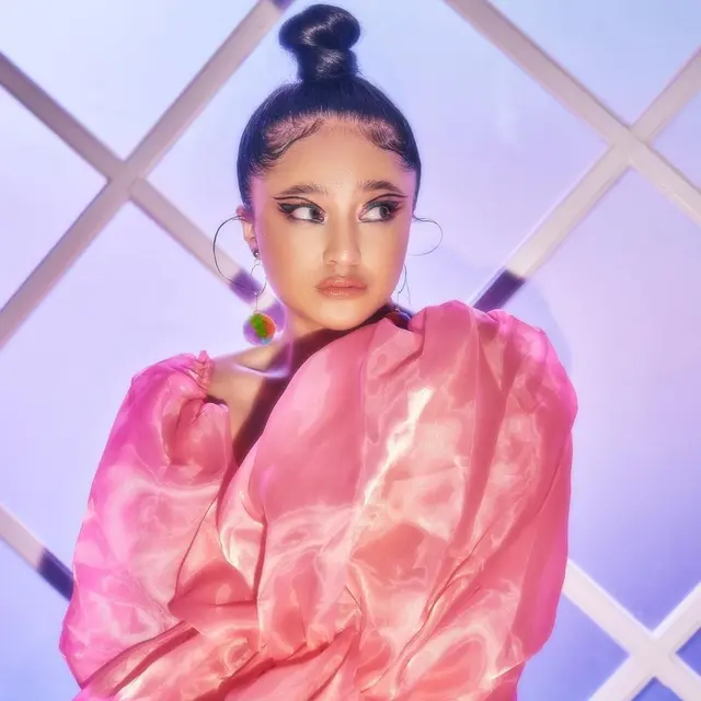 7 Gaya Pemotretan Marshanda dengan Berbagai Tema Ikonik, Curi Perhatian