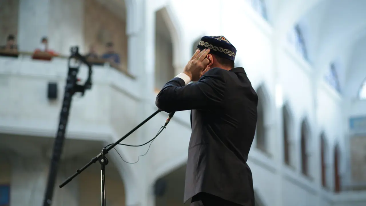 muazin adzan