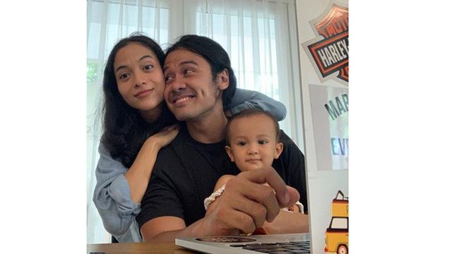 Kegiatan 10 Artis saat Habiskan Waktu "di Rumah Aja" Ini Bisa Ditiru