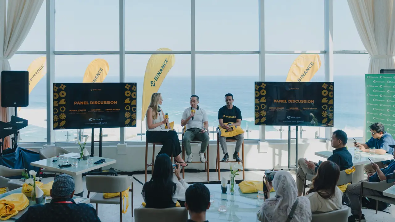 Panel diskusi "Cracking Asia: What It Takes to Enter, Win, and Scale" di Coinfest Asia 2026. (Dok Tokocrypto)