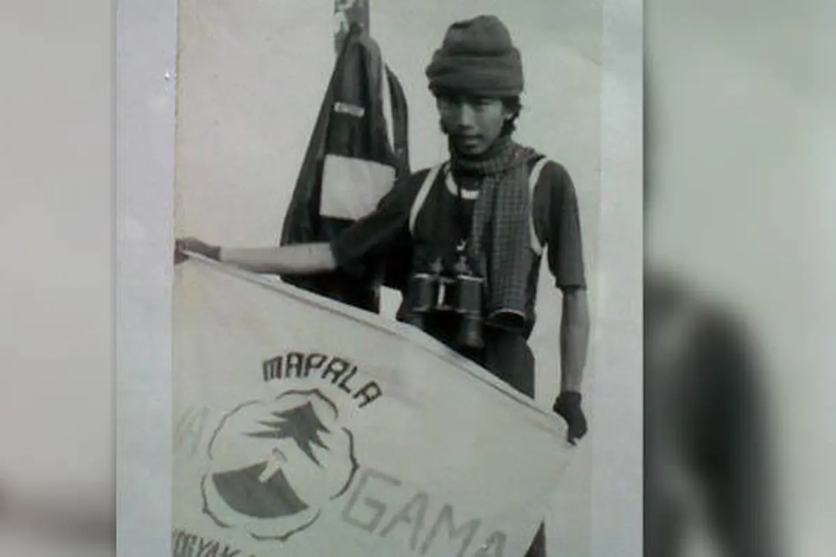 Ini Gaya Jokowi Muda Saat Mendaki Gunung