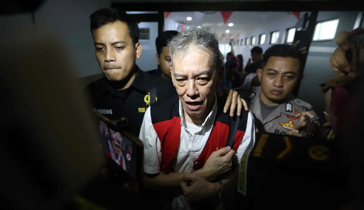 Fariz Roestam Moenaf alias Fariz RM dijatuhi hukuman 10 bulan penjara dan denda Rp 800 juta subsider dua bulan kurungan terkait kasus penyalahgunaan narkotika. (Kapanlagi.com/Budy Santoso)