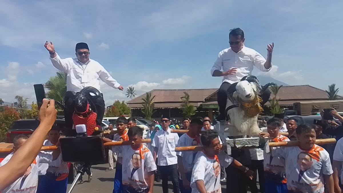 Serunya Tradisi Dodombaan Antar Pasangan Incumbent Helmi-Yudi Daftar Pilkada Garut 2024 Berita Viral Hari Ini Kamis 19 September 2024