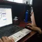 Calon pendaftar mencoba mengakses situs Sistem Seleksi CPNS 2018 (Liputan6.com/Zainul Arifin)