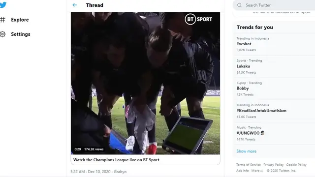 Para pemain Borussia Monchengladbach tengah menyaksikan menit-menit akhir pertandingan Inter Milan Vs Shakhtar Donetsk pada laga penyisihan grup Liga Champions 2020