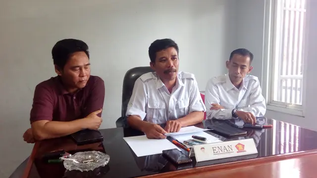 Para anggota pemenangan Prabowo Subianto-Sandiaga Uno di Garut