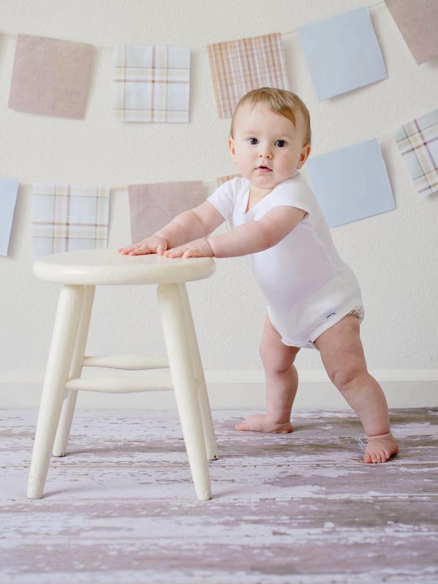 Usia Berapa Bayi  Mulai  Bisa Berdiri  Ini Normalnya Sahabat 