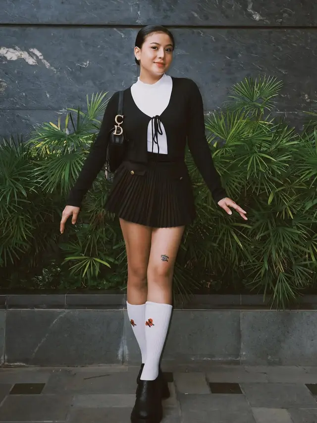 Potret Outfit Awkarin. (instagram/@narinkovilda)