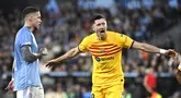Robert Lewandowski dari Barcelona melakukan selebrasi usai mencetak gol ke gawang Celta Vigo pada laga Liga Spanyol di Stadion Balaidos, Minggu (18/2/2024).  Barca menang dengan skor 2-1.  (AFP/Miguel Riopa)