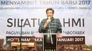 Cawagub DKI, Djarot Saiful Hidayat menyampaikan sambutan dalam acara silaturahmi di Jakarta, Minggu (8/1). Silaturahmi paguyuban Blitar Raya se-Jabotabek itudihadiri ratusan warga Blitar Raya yang tinggal di Jakarta. (Liputan6.com/Immanuel Antonius)