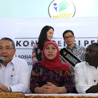Demi sosialisasi membantu penerangan pada daerah terpencil yang ada di Indonesia, Kementrian Sosial menggandeng penyanyi dan aktor asal Amerika Serikat, Akon. (Adrian Putra/Bintang.com)