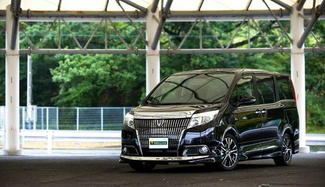 Di Bawah Bayang-Bayang Alphard: Mengenal Lebih Dekat Toyota Voxy dan Variannya