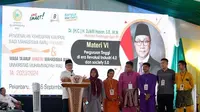 Ketua Umum Partai Amanat Nasional (PAN) Zulkifli Hasan memberikan dana bantuan pendidikan senilai Rp 300 juta di Universitas Muhammadiyah Riau, Jumat (15/9/2023). (Dok PAN)