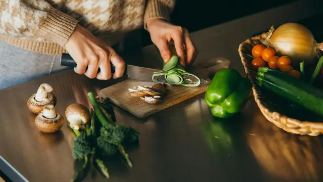 1. Persiapkan Bahan dan Peralatan Sebelum Memasak