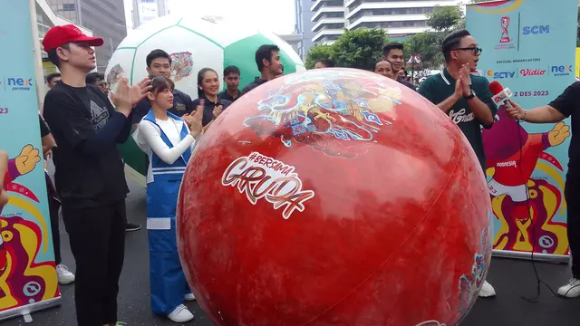 Aqeela Calista, Faul Gayo, dan Indy Gunawan di acara Trophy Experience Piala Dunia U-17