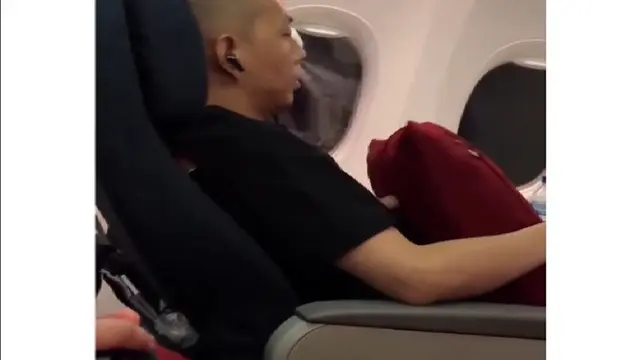 Viral Penumpang Kelas Bisnis Garuda Indonesia Nge-vape di Tengah Penerbangan, Berujung Ditangkap Avsec Bandara