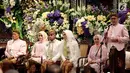 Ketua MPR Zulkifli Hasan memberikan sambutan saat Acara pernikahan Ray Zulham Farras Nugraha dengan DR. Milka Anisya Norosiya yang merupakan Anak Ketua MPR, di Jakarta, Minggu (24/9). (Liputan6.com/Johan Tallo)